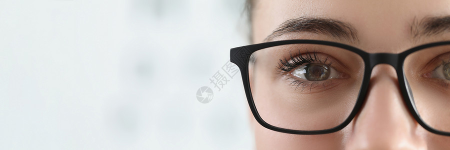 黑框眼睛素材女人的脸脸 女人戴眼镜 用黑框来更好的视力内阁职业考试验光师办公室眼睛专家配镜师情况医生背景