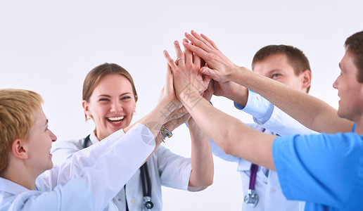 医生和护士在医疗团队中搭配双手护理朋友们圆圈会议合作医师男人脖子联盟女性孤立高清图片素材
