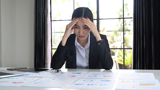 压力大的职业女性阅读文档 解决业务问题 情绪压力 工作压力概念图片