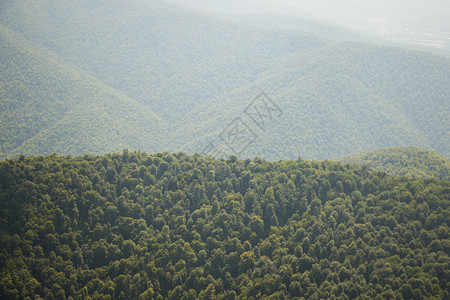 格鲁吉亚的山地景观 云层和蓝天空 山脉范围旅行天空国家仙境地平线远足环境蓝色假期风景自然高清图片素材