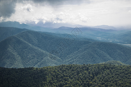 格鲁吉亚的山地景观 云层和蓝天空 山脉范围日落蓝天场地农村晴天环境仙境假期旅游天空地平线高清图片素材
