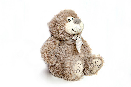白色背景的可爱棕色熊娃娃 可爱的泰迪熊做装饰品娃娃手工童年礼物孩子创造力乐趣艺术童话玩具背景图片