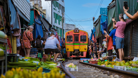 市场蔬菜泰国街道火车旅行铁路美功贸易游客历史车站水果背景