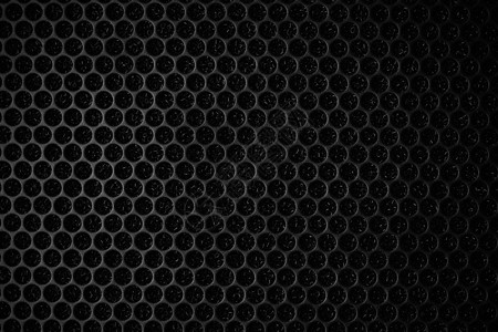 音响网格音乐扬声器上的安全网 保护网格音频扬声器 黑色安全网的近景 金属穿孔网 抽象图案 抽象黑色背景 专业音响设备系统扩音器灰色喇叭力背景