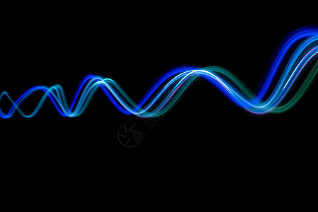 蓝色波浪条纹抽象技术横幅设计 黑色背景的数码线条电讯线艺术彗星运动舞蹈粮食数据装饰品绘画海浪流动背景