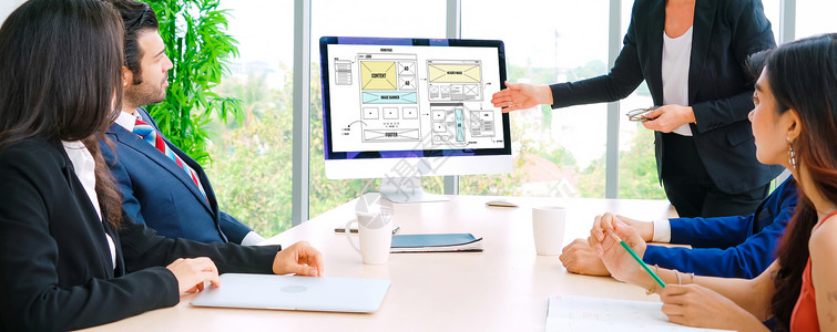 网站设计软件提供网上零售业务的模版模板 供网上零售商使用网页商业反应笔记本绘画男人工人技术团队编程背景图片