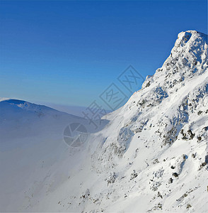 高倚岭雪雪覆盖山岳和风景旅行滑雪冰川蓝色假期顶峰首脑季节场景高山设计图片