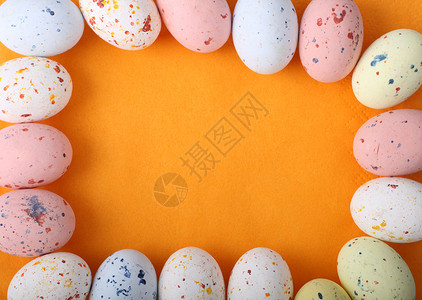 EASTER 鸡蛋巧克力边框 橙色背面有阴影背景图片