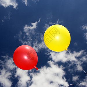 天空中的气球 快乐的 玩具 生日 庆典 黄色的背景图片