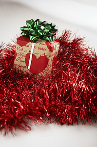 圣诞礼物 红色的 假期 季节 季节性的 雪 绿色的背景图片