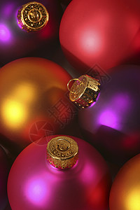 圣诞装饰品 球体 闪亮的 球 金的 黄色的背景图片