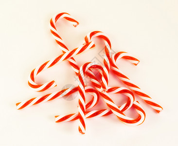 甘蔗糖 手杖 微小的 糖果 甜的 薄荷 团体 垃圾 白色的 有条纹的背景图片