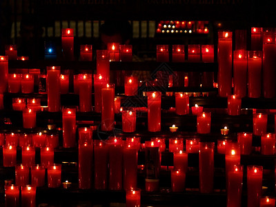 红蜡烛 教会 天主教的 宗教 烧伤 虔诚 红色的 希望背景图片