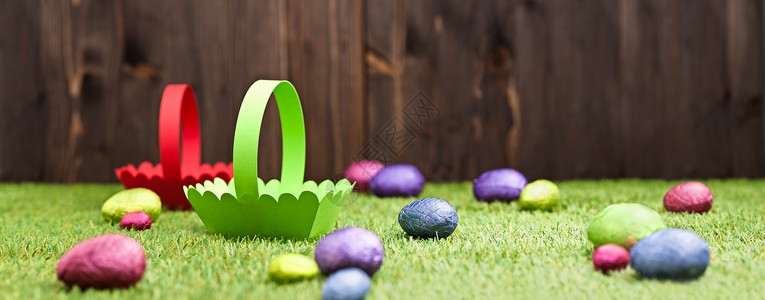 巧克力复活节鸡蛋 篮子 木制的 朱古力蛋 庆典 紫色 食物背景图片