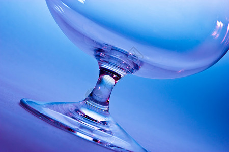 用于白兰地的玻璃杯 鸡尾酒 水 透明的 优雅 酒精背景图片