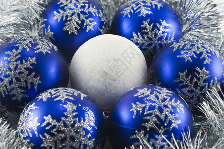圣诞节装饰品 假期 雪 白色的 蓝色的 寒冷的背景图片