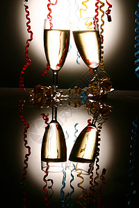 以香槟庆祝祝酒节 恭喜 喝 迷人的 液体 假期 长笛背景图片
