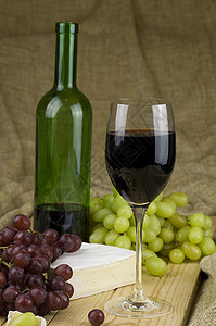 葡萄和葡萄 奢华 玻璃 喝 水果 酒厂 饮料 布里干酪背景图片