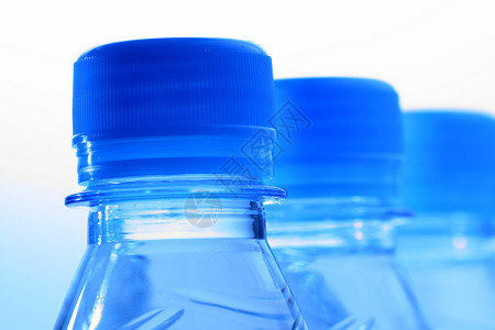 瓶装蓝水 透明的 调色 凉爽的 喝 白色的 茶点 活力背景图片