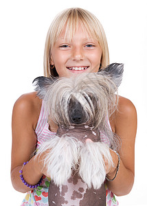 带着狗的女孩 美丽的 哈巴狗 乐趣 童年 自然 拥抱 有趣的背景图片
