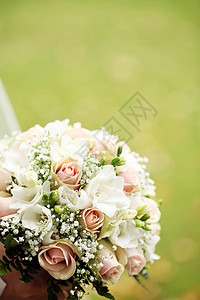 紧贴着美丽的新娘花束花 爱 浪漫的 面纱图片