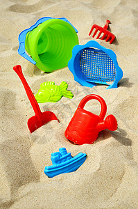 沙滩工具沙滩上的可塑儿童玩具 沙坑 夏天 孩子们 孩子背景