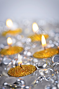 圣诞金蜡烛 假期 喜庆 火 灯芯 金子 漂亮的 浪漫 烛芯背景图片