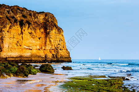 葡萄牙阿尔加韦拉各斯海滩白游艇 海滨 水 海岸悬崖高清图片素材