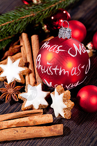 美味的圣诞节饼干和棍棒装饰品 橙子 姜饼 圣诞舞会图片