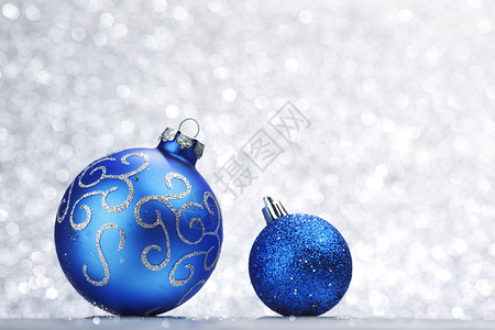 圣诞卡 闪光 白色的 华丽的 新年 树球 闪亮的 假期背景图片
