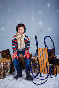 穿着冬衣的有趣男孩 配件 围巾 手 手套 童年 婴儿帽子高清图片素材