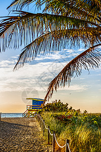 佛罗里达迈阿密海滩救生塔 云 热带 蓝色的 闲暇建筑学高清图片素材