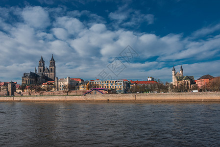 德国马格德堡Altstadt老城的全景 圣约翰教堂背景