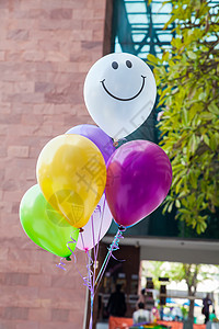 气球 半透明 祝贺 喜庆的 周年纪念日 假期 销售 现代的 庆典 蓝色的背景图片