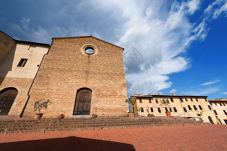 圣阿戈斯蒂诺教堂   意大利圣金尼那诺高清图片