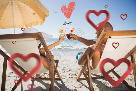 躺椅手绘快乐的一对情侣将眼镜连在一起 同时在甲板椅子上放松 玻璃背景