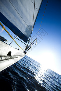 航行在波罗的海上 航海 游艇 船 天空 爱好 划船图片