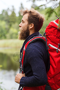 长胡子和背包徒步的笑人 旅行 自然 时间 探险家 农村背包旅行高清图片素材