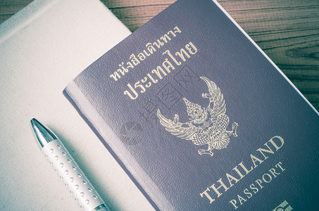 泰籍护照 数据 移民 国家 钱 硬币 笔 旅行银行高清图片素材