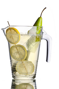 梨柠檬 水壶 饮料 透明的 果汁 鸡尾酒 柠檬水 白色的图片