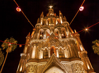 圣米格尔·德阿连德之夜圣诞教堂高清图片