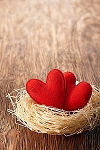 爱 情人节 心在木上 情窝 红色的 婚姻 毛毡 问候语背景图片