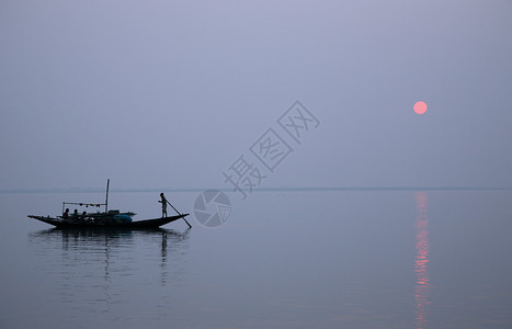 日落独木舟划船阴影高清图片