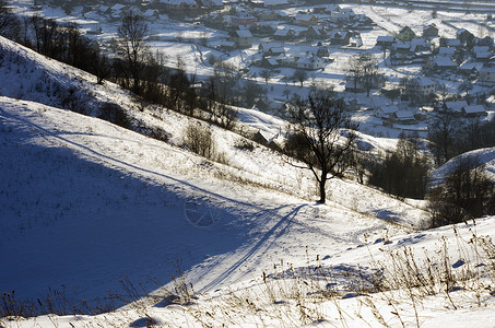 喀尔巴阡山谷被新雪覆盖 大雪遍地 自然 季节阳光高清图片素材