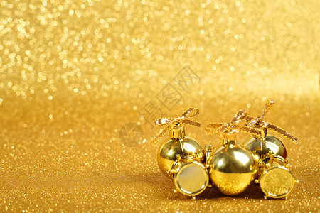 金色圣诞装饰 卡片 球 新年 魅力 闪亮的 鼓背景图片