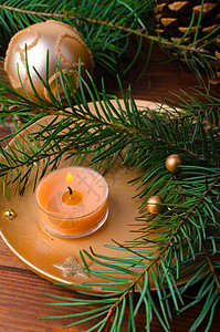圣诞蜡烛和松针 冬天 玩具 白色的 树 木制的 老的红色的高清图片素材