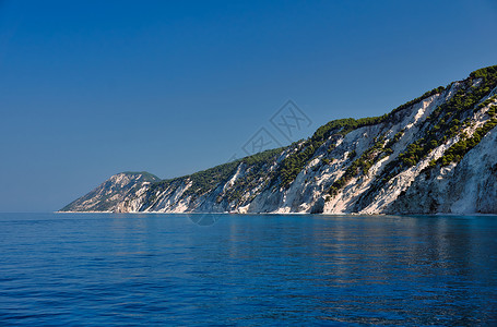 海滩和岩石悬崖 石头 闲暇 云 雷夫卡达 地平线 水背景图片