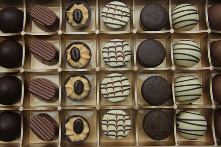 盒装巧克力糖果 甜的 礼物 松露 金子 营养 宏观背景图片