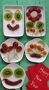 越南给泰特的食品 保存果果酱 绿色背景 白盘子 糖果图片