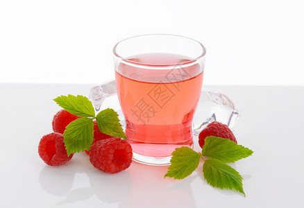 一杯草莓味水 水果水 覆盆子味 甜的 健康的饮食 透明的 红色的 食物背景图片